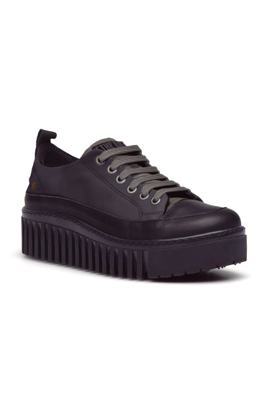 ART 1518A Shoe