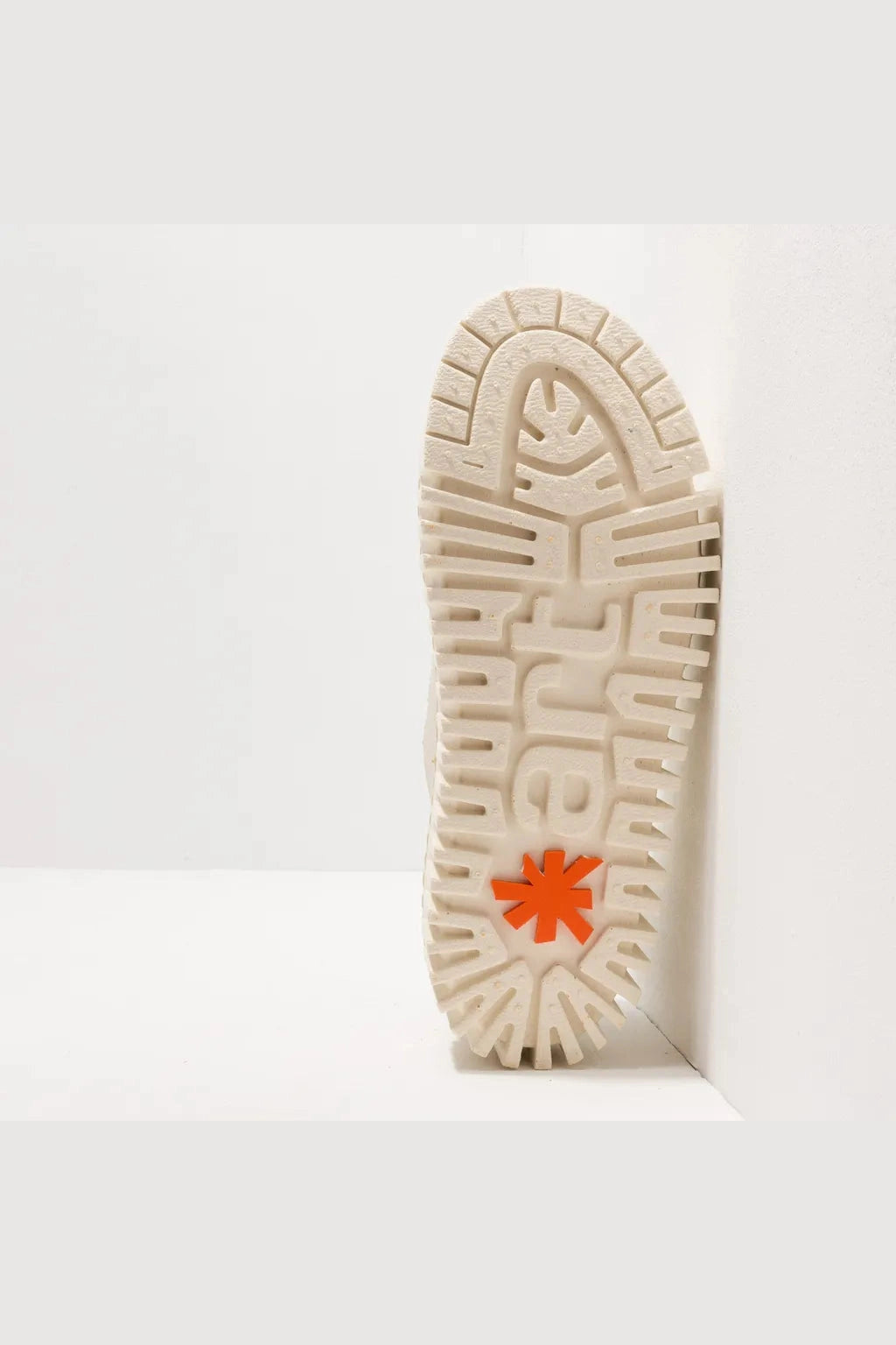 ART 1535 Shoe