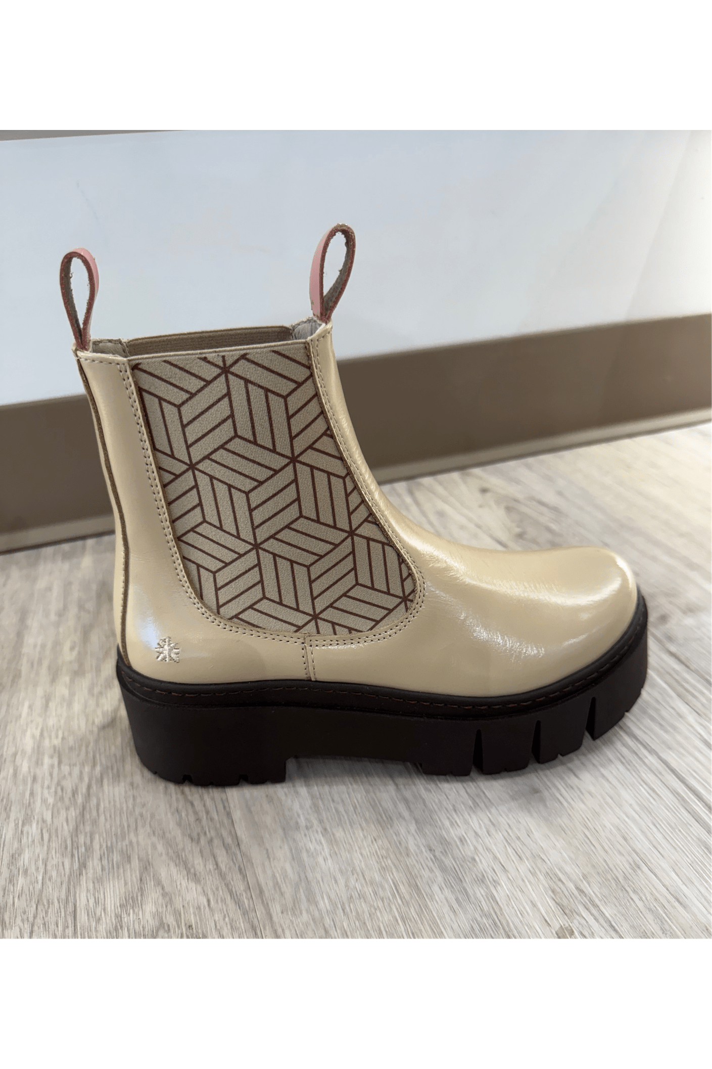 ART 1766 Boot