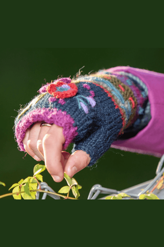 LOST HORIZONS Lassen Wool Knit Handwarmers