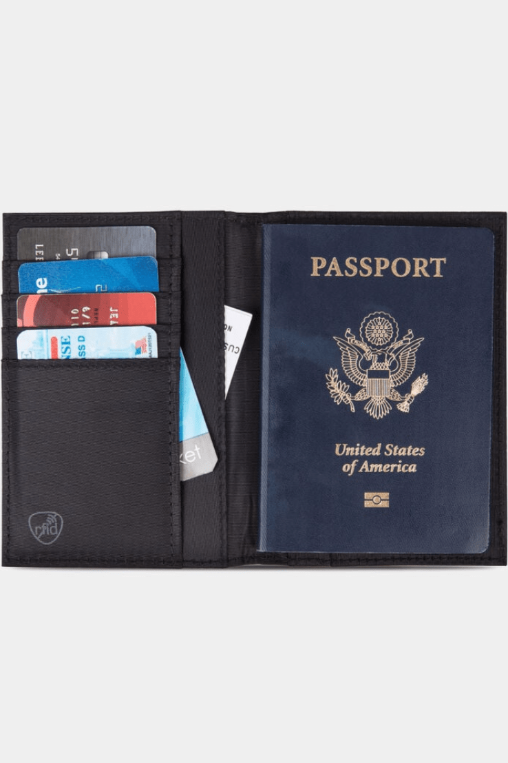 TRAVELON 82020 RFiD Blocking Passport Case