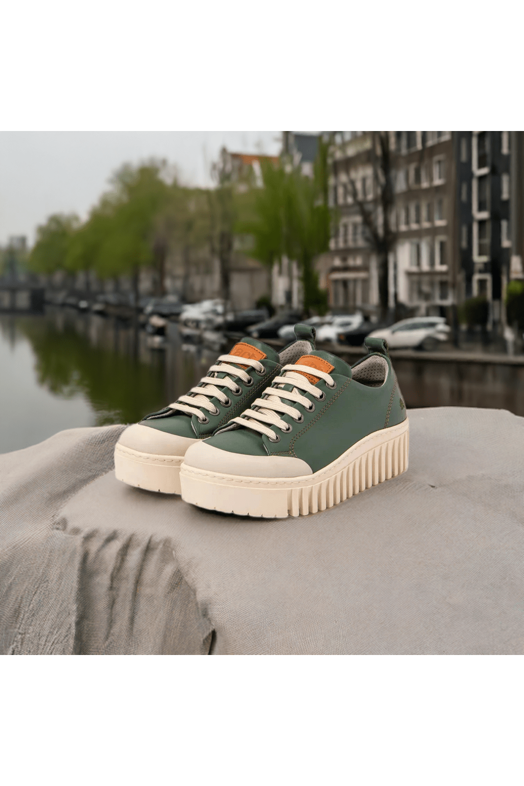 ART 1535 Shoe
