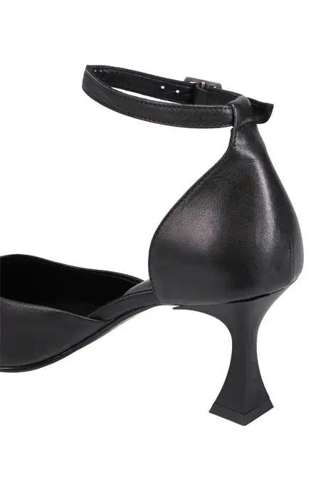 BUENO Wells Dress Shoe
