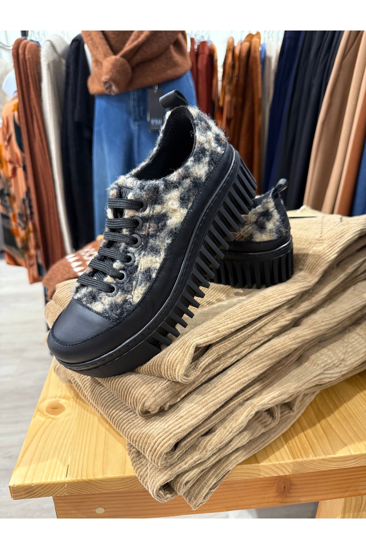 ART 1518S Shoe