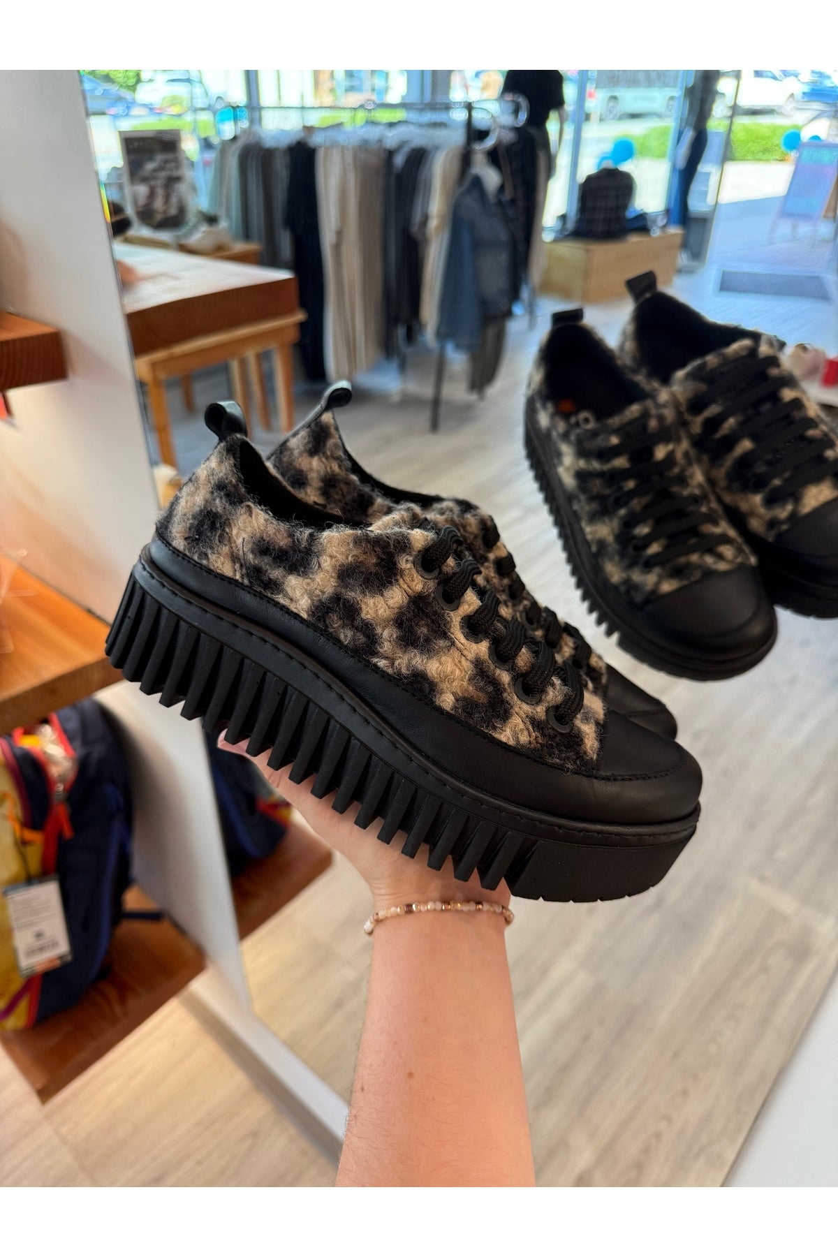 ART 1518S Shoe