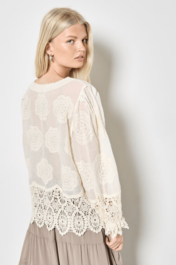 APRICOT Embroidered Daisies Lace Hem Top